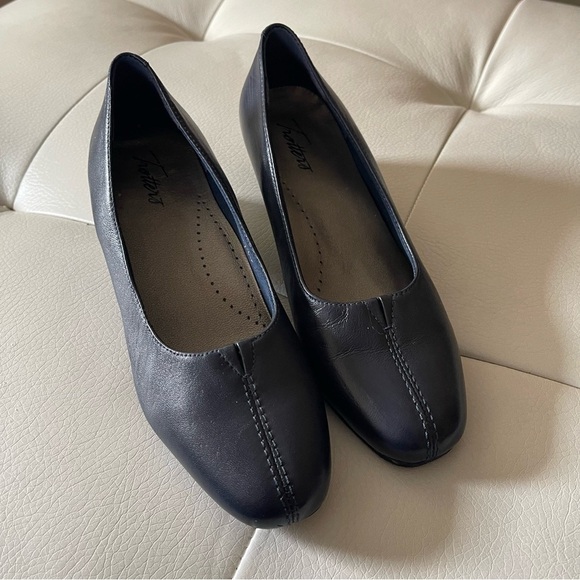 Trotters Women's Doris Pump navy size 6 - Picture 11 of 11